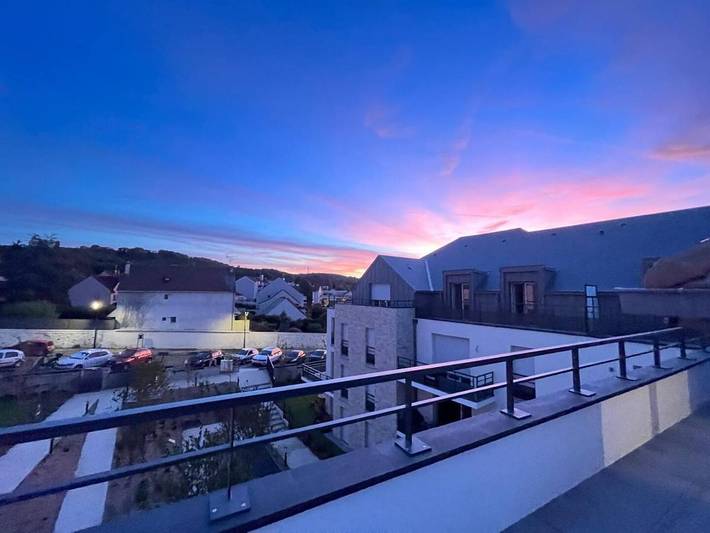 Gîte pour 4 personnes, avec Balcon ainsi que Terrasse et Vue à Villebon-sur-Yvette