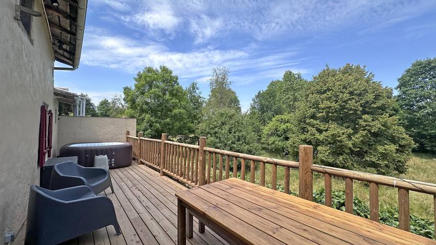 Gîte pour 6 personnes, avec terrasse ainsi que jardin et jacuzzi dans Saint-Cyr - 3