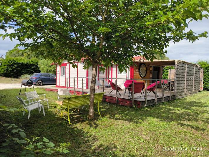 Gîte pour 6 personnes, avec Terrasse ainsi que Jardin et Vue à Casteljaloux
