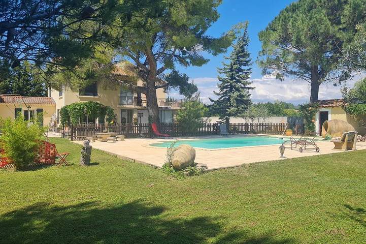Appartement de vacances pour 6 personnes, avec balcon et jardin, animaux acceptés à L'Isle-sur-la-Sorgue