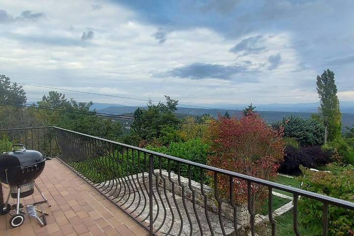 Location de vacances pour 8 personnes, avec piscine ainsi que jardin et vue à Vachères - 3