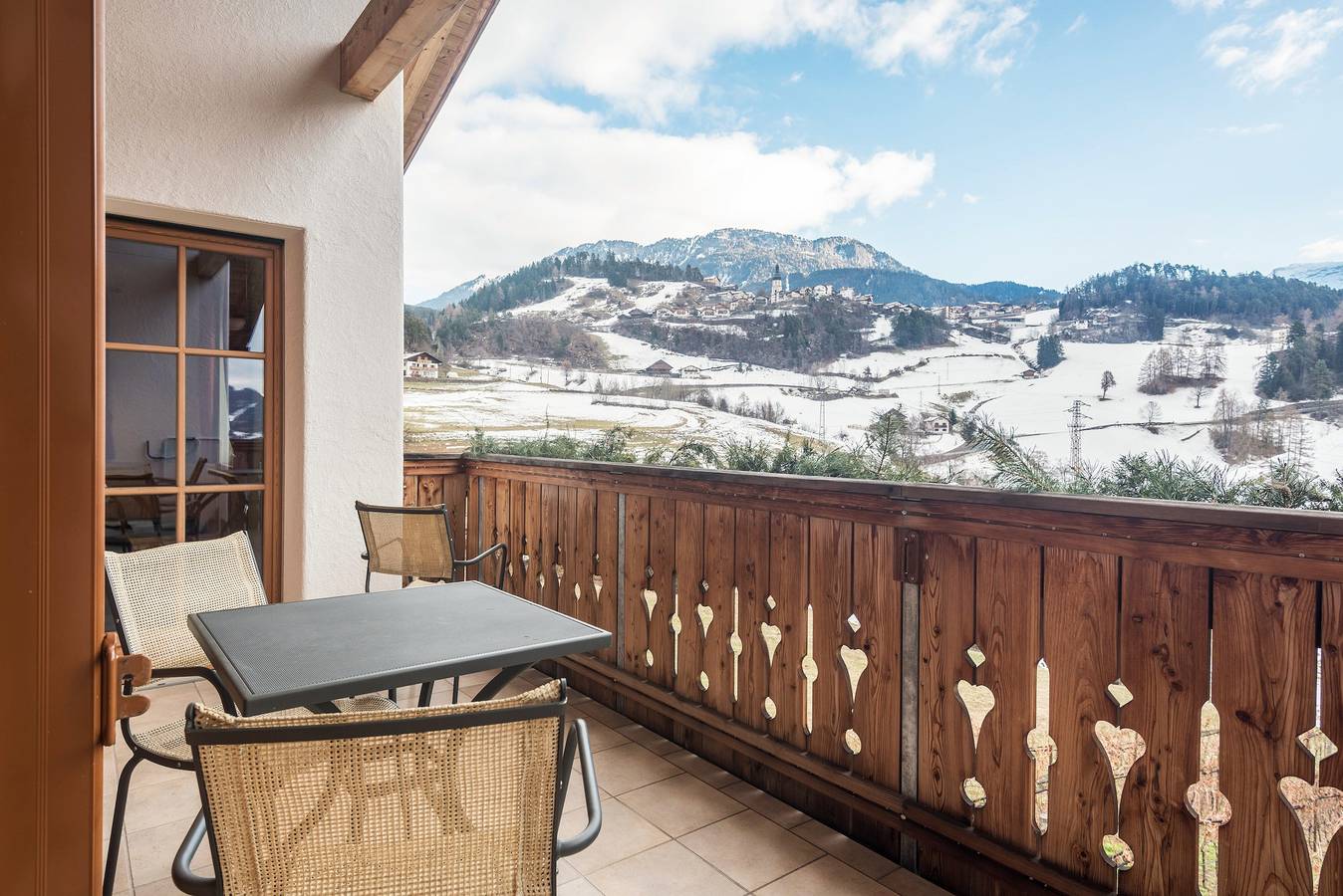 Entire apartment, Farm Vacations - "Fewo Molignon Paalhof" with Mountain View, Wi-Fi & Balcony in Kastelruth, Dolomiti Superski