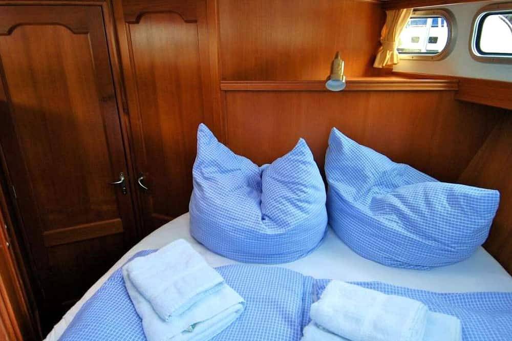 Yacht Pedro Skiron 35 für 4+2 Personen. in Mildenberg, Zehdenick
