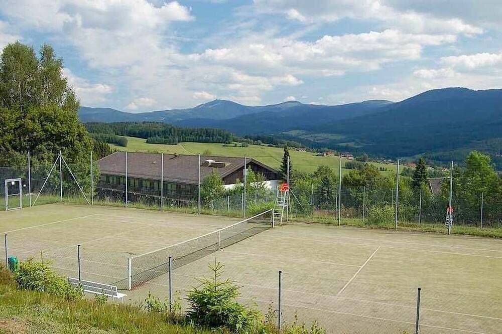 Entire apartment, Vacation apartment with a panoramic view, modern, by a golf course, wellness in Lam, Eastern Bavaria