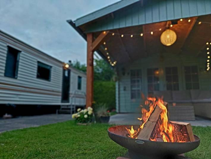 Camping für 6 Personen, mit Terrasse und Garten sowie Ausblick in Friesland - 4