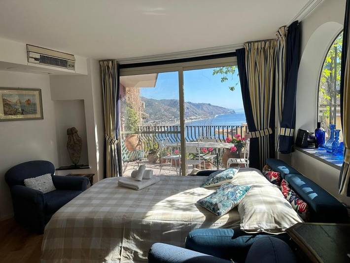 Apartamento para 5 personas, con vistas y terraza en Mazzarò