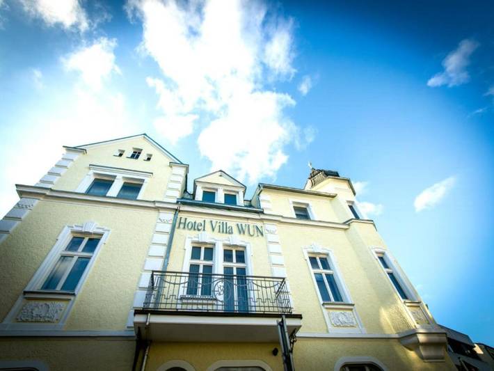 Hotel Villa Wun - Doppelzimmer mit Zustellbett in Wunsiedel, Landkreis Wunsiedel im Fichtelgebirge