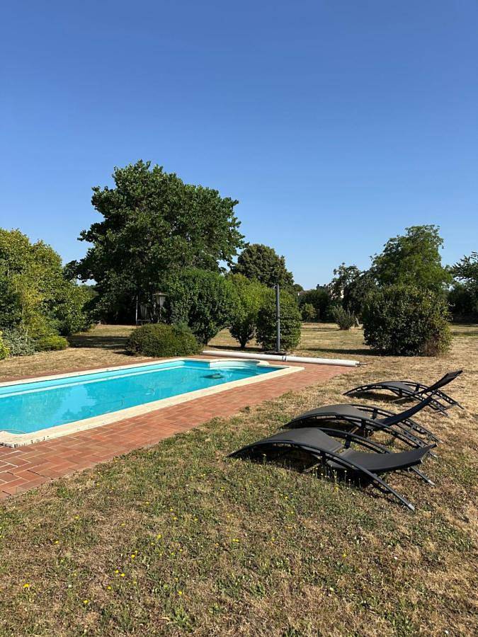Location de vacances pour 2 personnes, avec Terrasse et Jardin ainsi que Piscine et Vue à La Chapelle-Faucher - 4