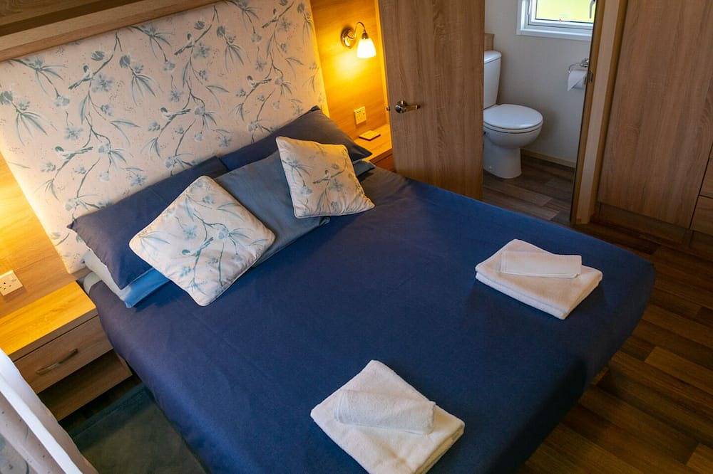 Moderner Wohnwagen mit 2 Schlafzimmern und Meerblick auf dem 5 * Hoburne Naish Holiday Park in Barton on Sea, Hampshire