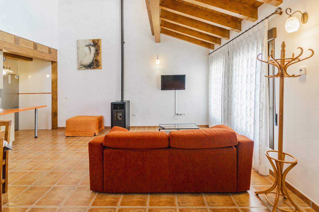 Casa rural 'Rural Iglesia 1' con terraza compartida, jardín privado y balcón in Espeja de San Marcelino, Provincia de Soria