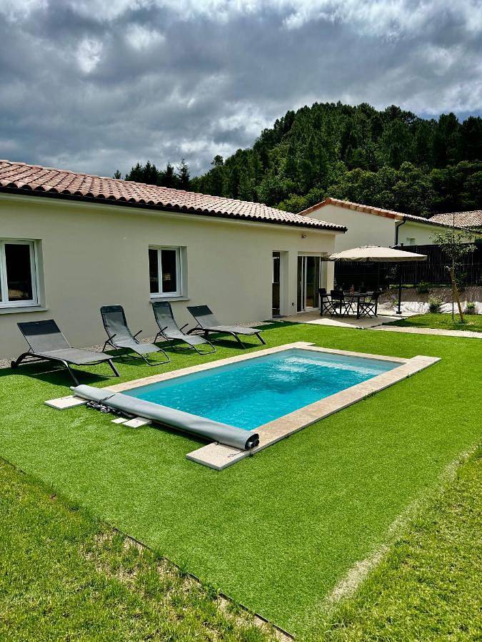 Location de vacances pour 8 personnes, avec jardin ainsi que piscine et vue, animaux acceptés à Pont-de-Labeaume - 4