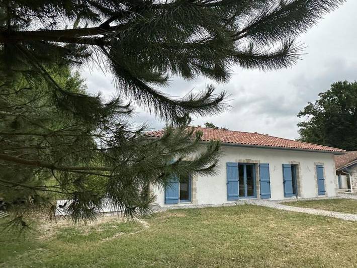 Gîte pour 6 personnes, avec jardin ainsi que terrasse et piscine dans les Landes