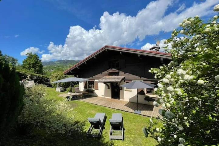 Maison pour 18 personnes, avec jardin et balcon, animaux acceptés à Combloux