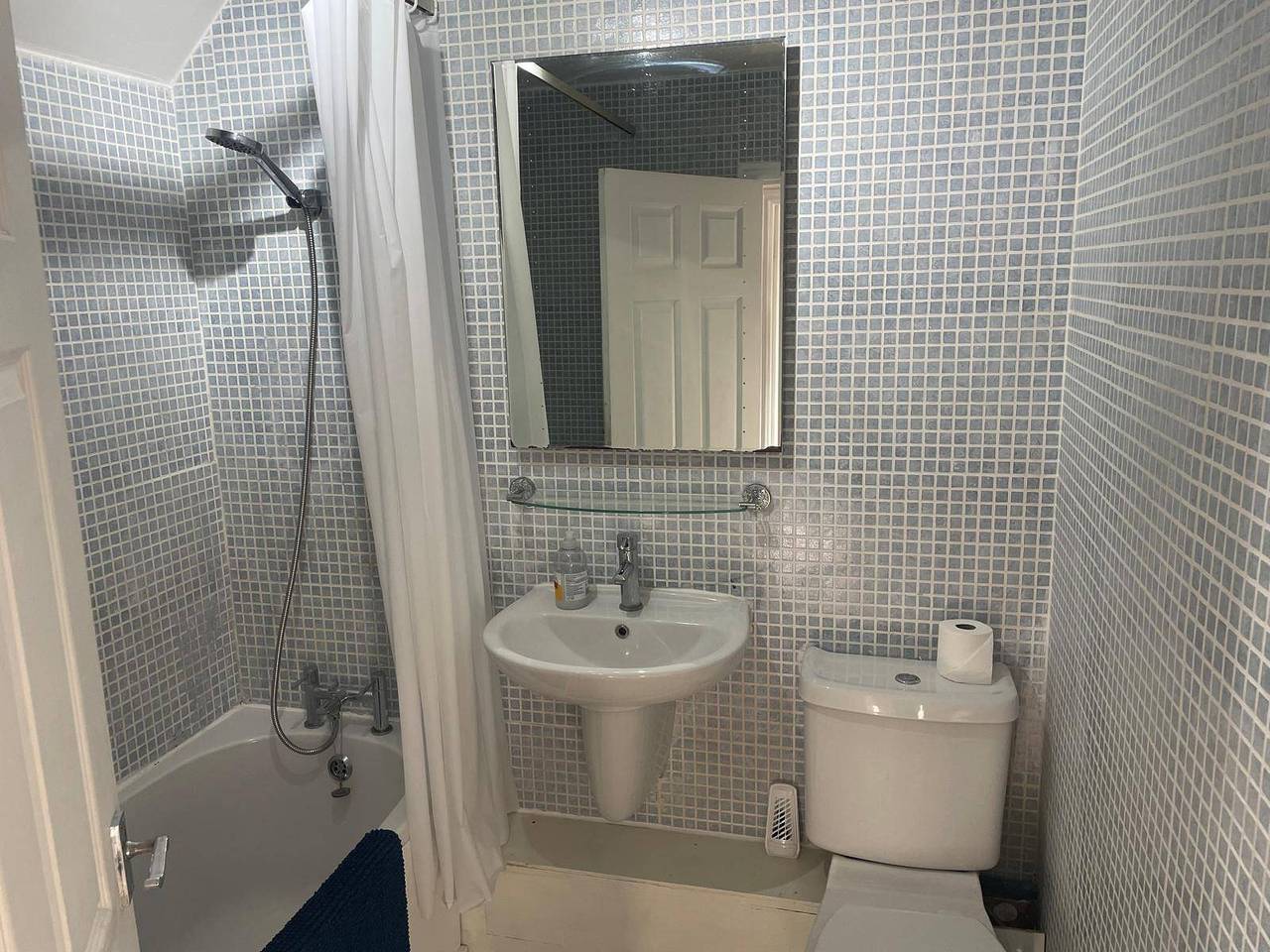 Entire holiday apartment, Horsforth apartment Leeds Bradford airport in Leeds, West Yorkshire