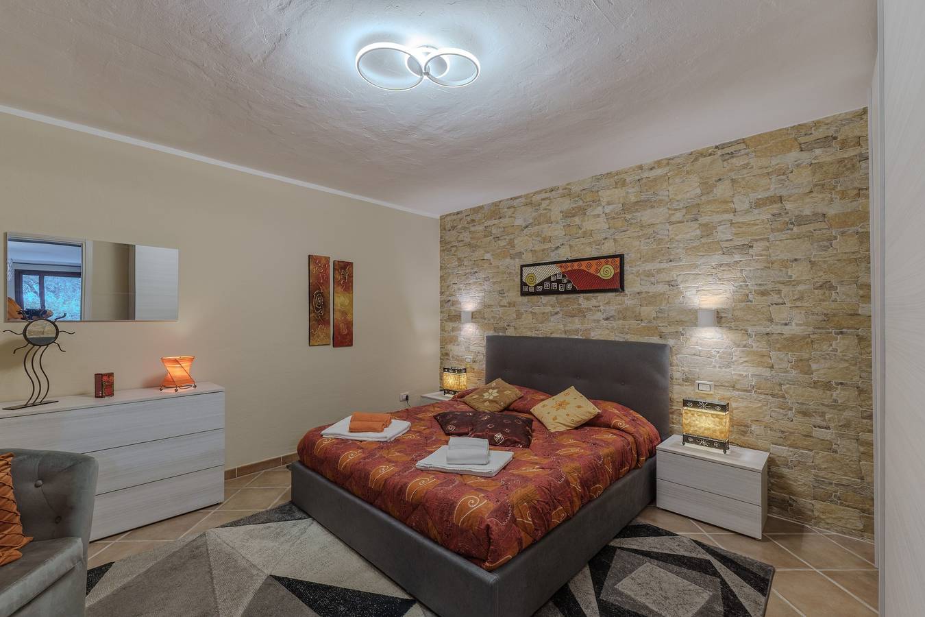 Villa 'Giada' con Vista Montagna, Wi-Fi e Aria Condizionata in Loiri Porto San Paolo, Olbia-Tempio