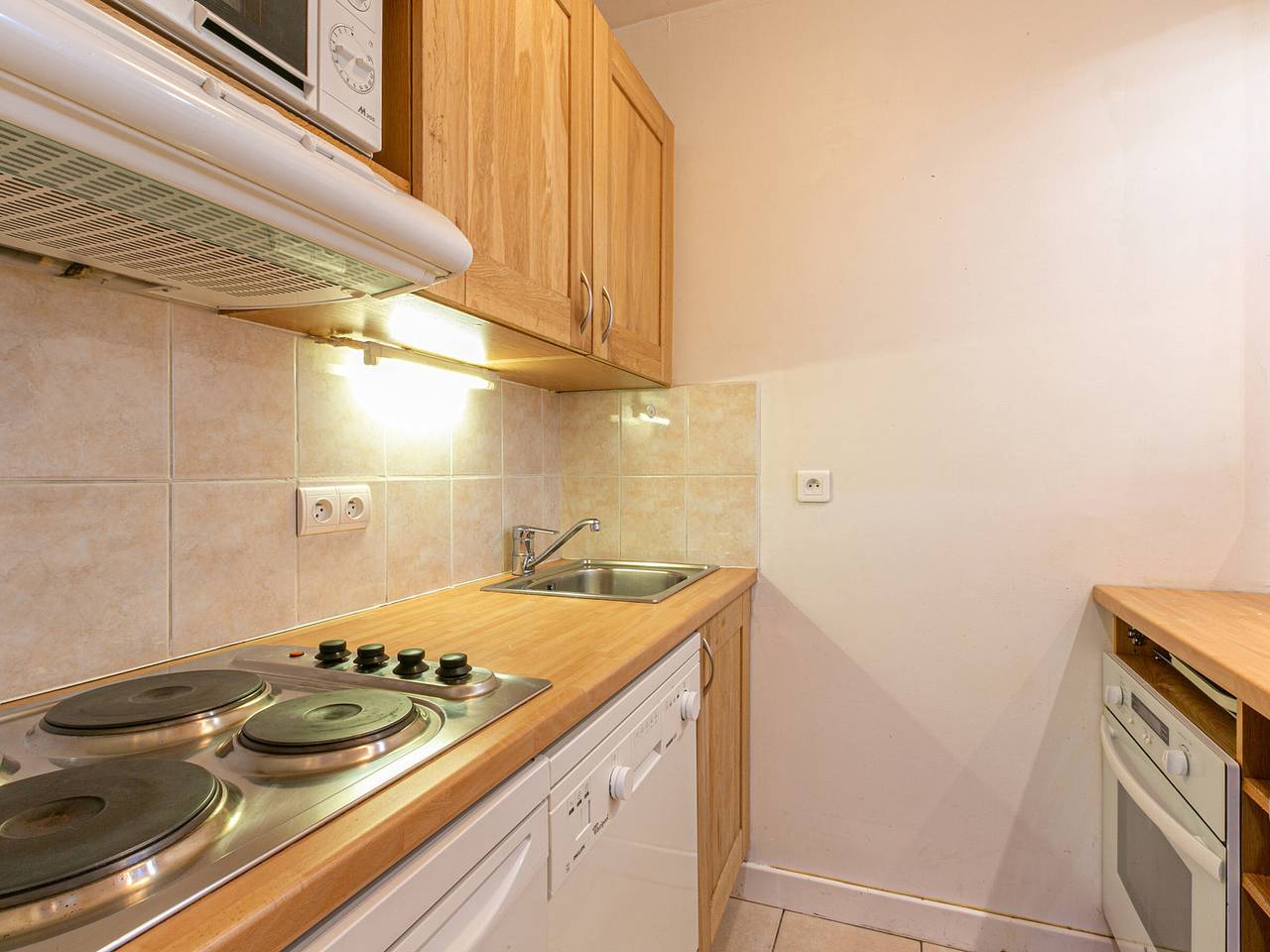 Ganze Wohnung, Elegantes 3-Zimmer-Apartment mit Balkon im Zentrum, renoviert, für 6 Personen, Wlan, Ski-Raum in Val-d'Isère, Rutor-Gruppe