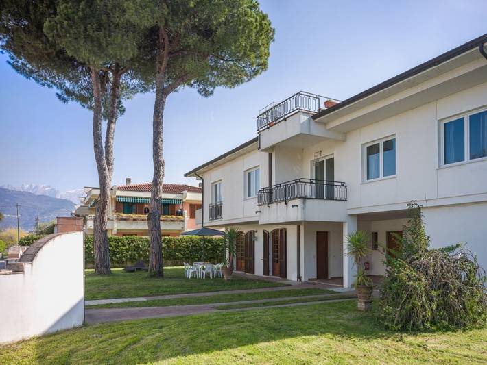 Ferienwohnung für 4 Personen, mit Terrasse und Garten in Marina di Massa - 3