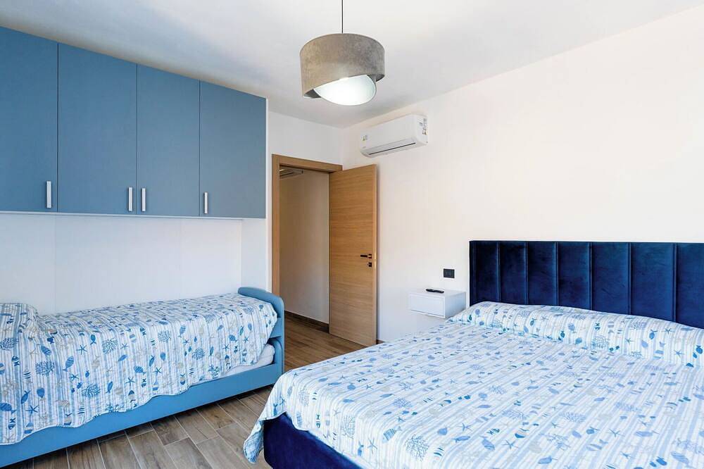 Apartamento entero, Hermoso apartamento para 4 personas con Wifi, A/C, Tv y balcón in Ceriale, Riviera di Ponente