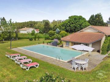 Gîte pour 4 personnes, avec piscine ainsi que jardin et terrasse, animaux acceptés à Orignolles