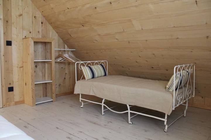 Chalet\" la chadeyre \" wifi gratuit, chauffage compris in Murol, Parc naturel régional des Volcans d'Auvergne