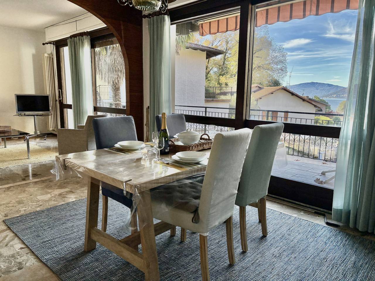 Apartamento entero, Apartamento de vacaciones para 4 personas con jardín in Luino, Comune di Luino