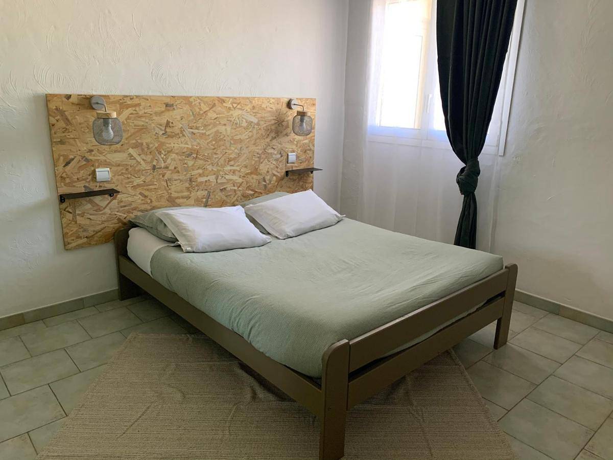 Deluxe Room (2 Adults + 1 Child) in Eyguières, Région d'Arles