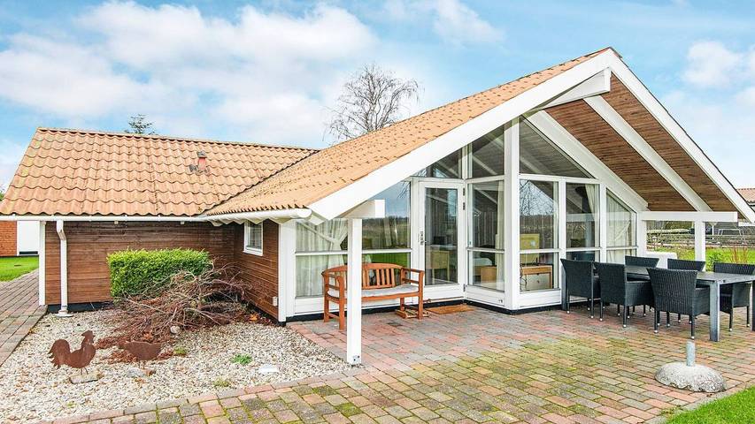 Ferienhaus für 8 Personen, mit Sauna und Garten sowie Whirlpool und Terrasse in Skovmose