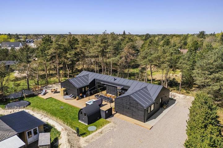 Ferienhaus für 10 Personen, mit Balkon/Terrasse und Whirlpool sowie Terrasse und Sauna in Blavand