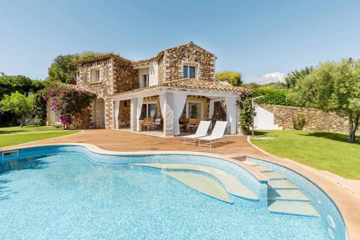 Villa per 8 persone, con piscina e giardino a Costa Rei