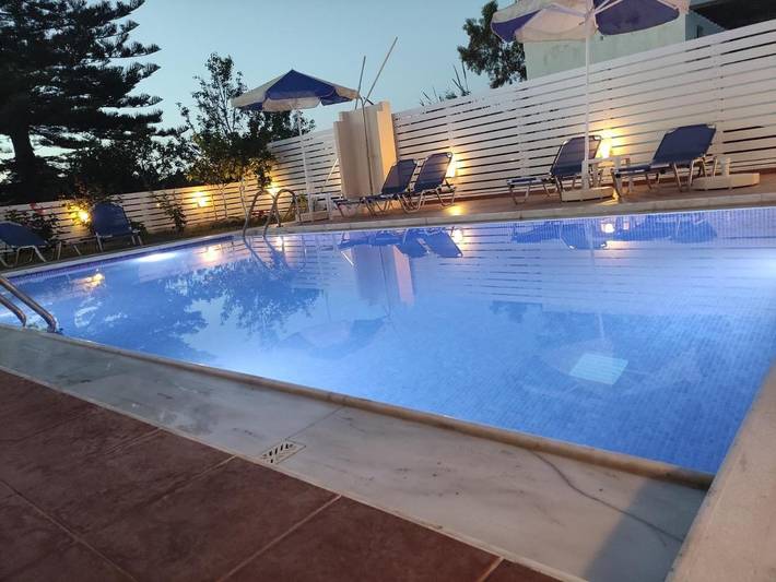 Maison d’hôte pour 2 personnes, avec piscine ainsi que jardin et vue à Réthymnon