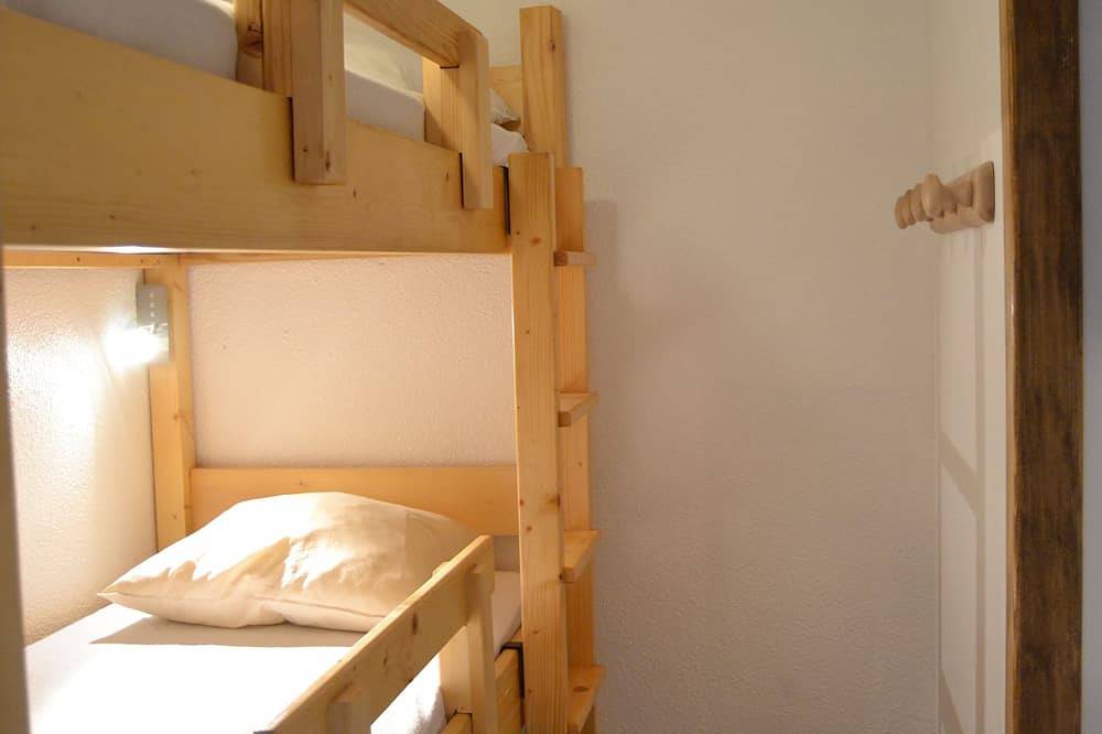 Entire apartment, Val Thorens Pleasant Apartment For 8/9 People Fully Renovated in Val Thorens, Les Trois Vallées