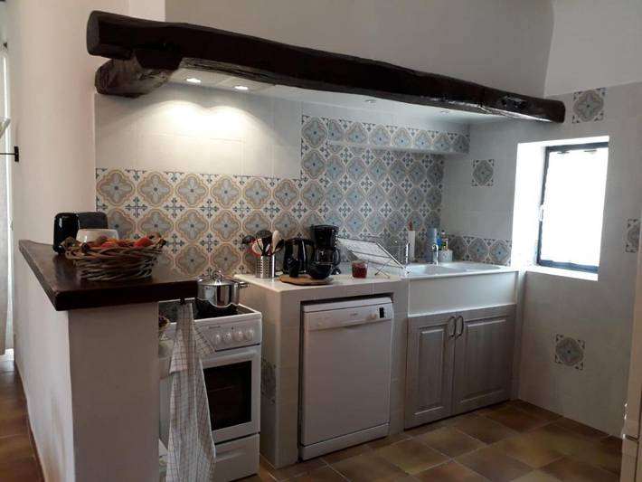 Location de vacances pour 6 personnes, avec piscine ainsi que vue et jardin à Lioux - 4