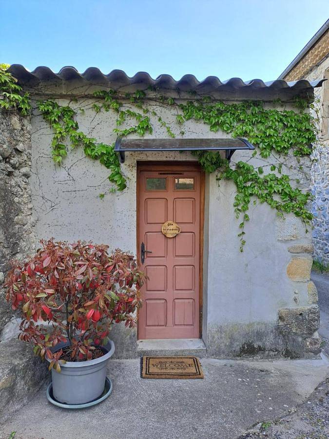 Gîte pour 2 personnes, avec jardin ainsi que terrasse et vue à Aubenas - 3