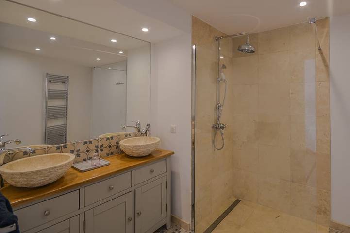 Location de vacances pour 14 personnes, avec jardin et terrasse à Courthézon - 3