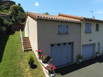 Gîte pour 2 personnes, avec jardin et terrasse à Polignac