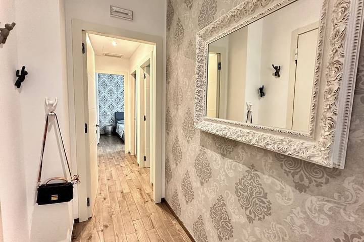 Appartamento intero, Elegante appartamento ristrutturato in pieno centro, pochi passi dalla spiaggia in Misano Adriatico, Provincia di Rimini