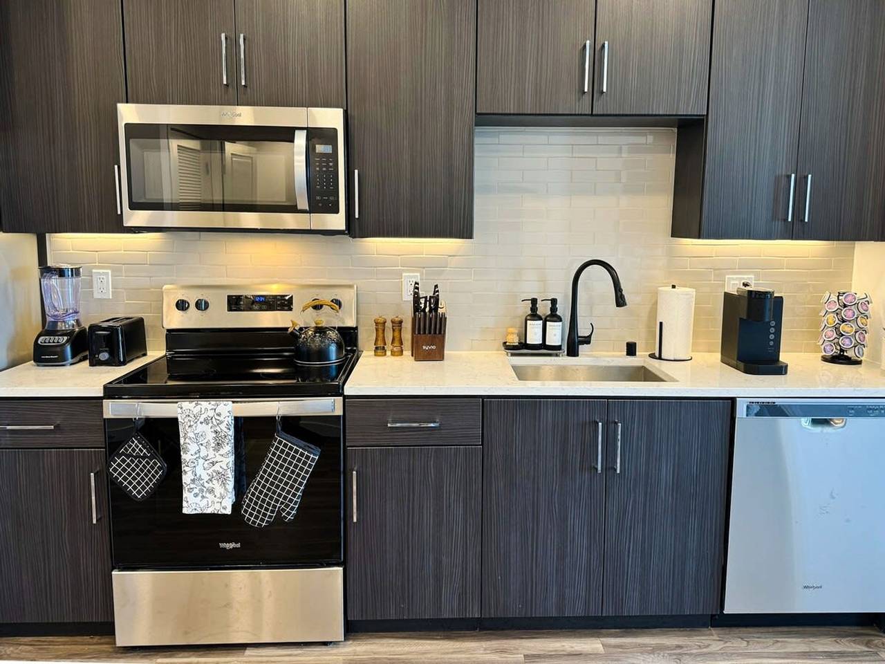 Entire apartment, Trendy Mid-Hollywood Home  Dtla View Free Parking  in Hollywood, Los Angeles