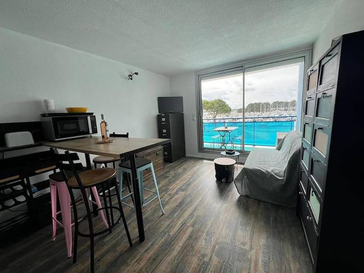 Location de vacances pour 4 personnes, avec vue ainsi que vue sur le lac et balcon à Hourtin