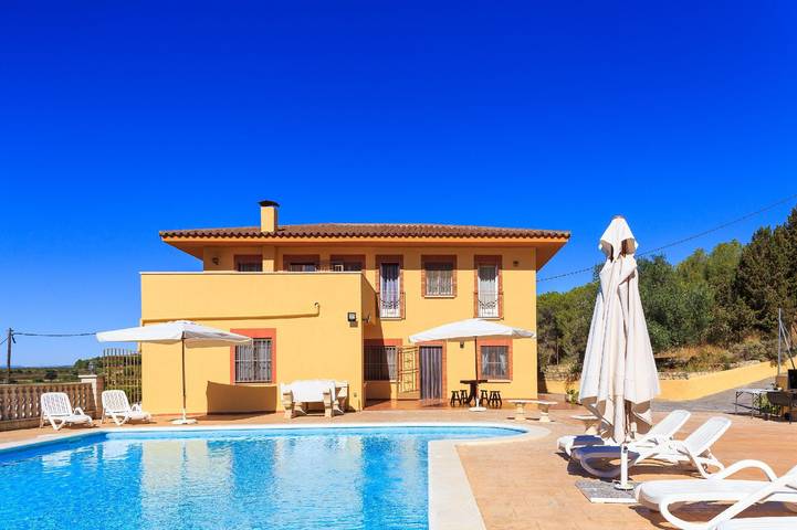 Chalet para 17 personas, con balcón y jardín en Alt Penedès - 2