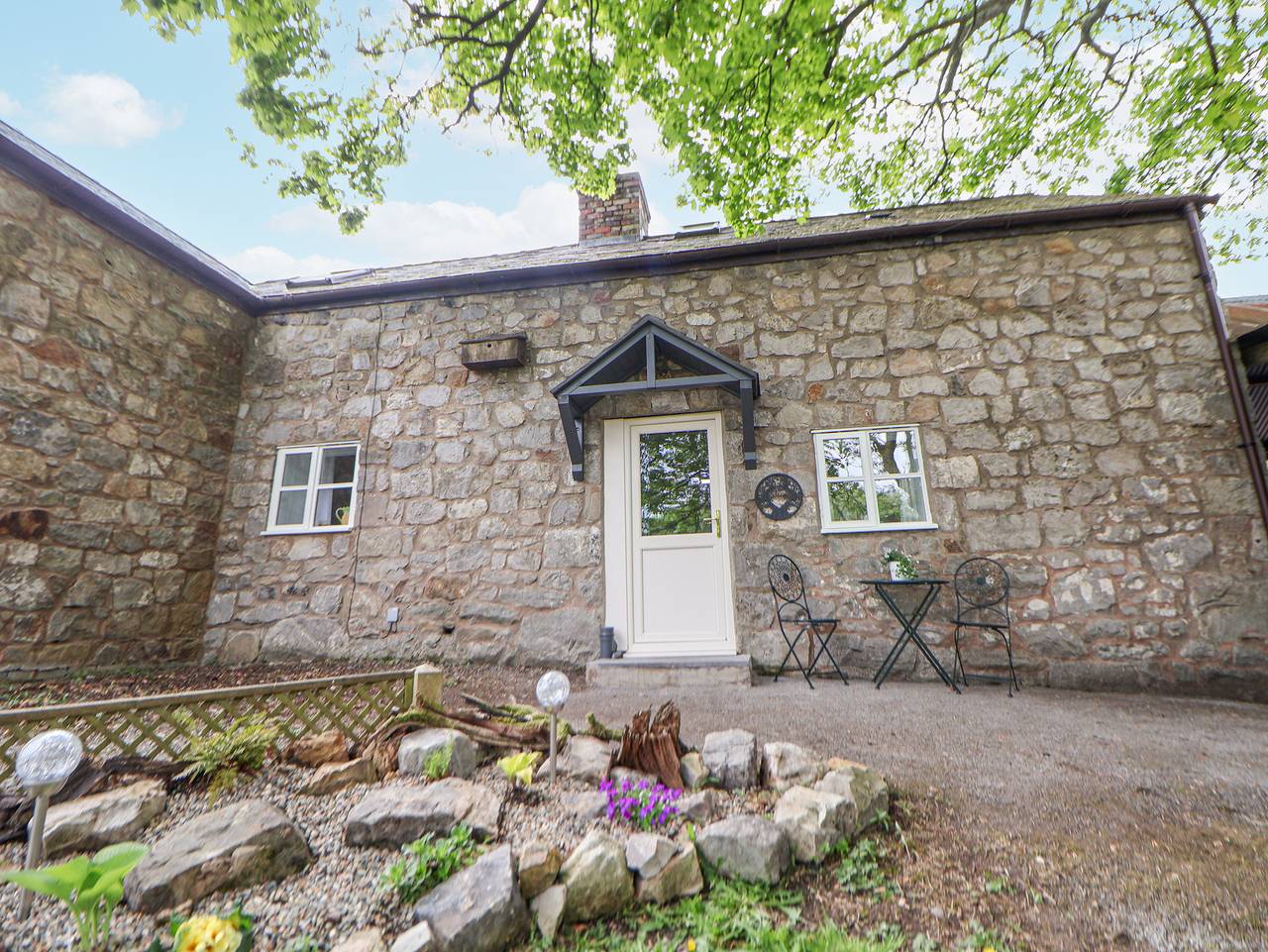 Cuddfan at Swallow Cottage in Denbighshire