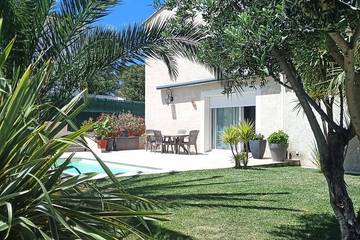 Cottage pour 3 personnes, avec terrasse et jardin à Belcodène