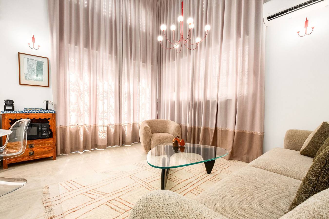 Entire apartment, Mamad Designer Gem Secret Patio & Jacuzzi Near Beach by Feelhome in Tel Aviv, Tel Aviv District