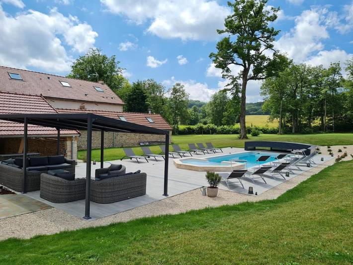 Cottage pour 14 personnes, avec jacuzzi ainsi que piscine et jardin à Balesmes-sur-Marne