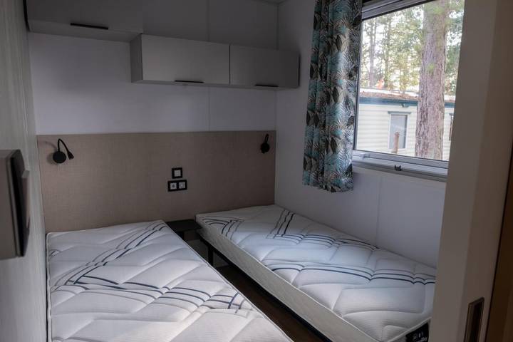 Camping voor 6 personen, with Terras and Tuin as well as Zwembad in Belgisch-Limburg
