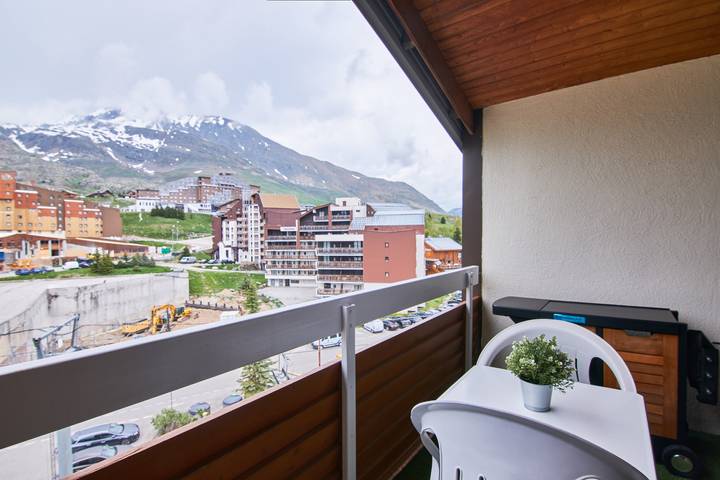 Apartamento entero, Apartamento 'Appartement Alpe D' Huez' con vistas a la montaña, balcón y Wi-Fi in Huez, Parque Nacional de los Ecrins