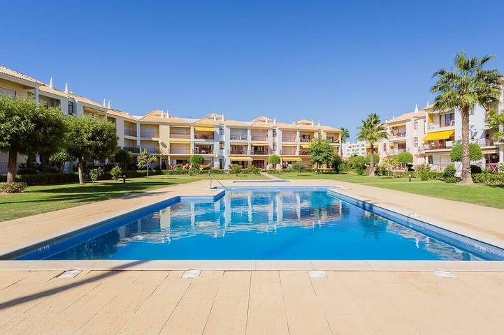 Ferienwohnung für 4 Personen, mit Pool und Balkon - 1