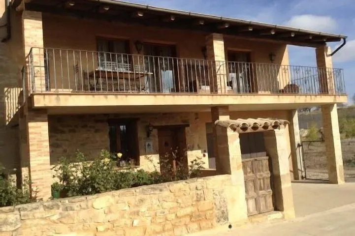 Gîte pour 8 personnes, avec terrasse et jardin - 1