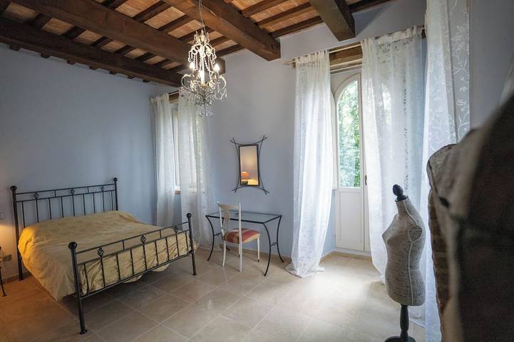 Secluded Marche Hillside Retreat — shared pool, estate grounds & alfresco dining in Amandola, Nationalpark Monti Sibillini