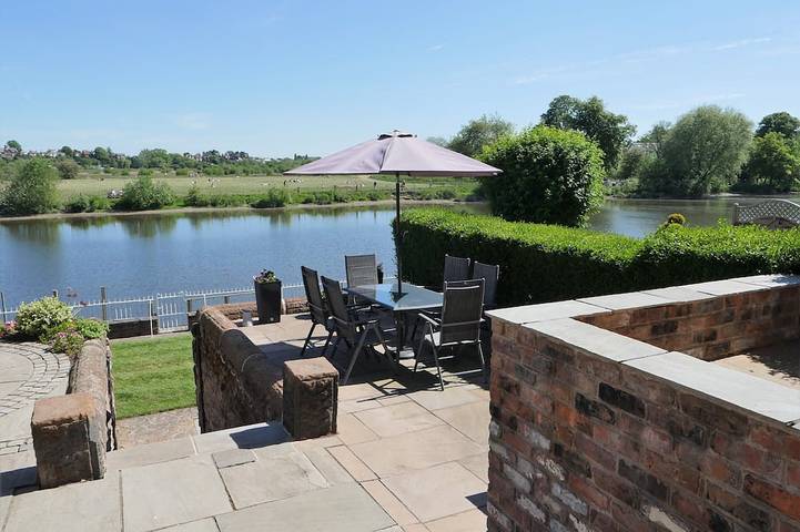 Cottage-Ensuite-Shower and Bath in Chester, West Cheshire und Chester