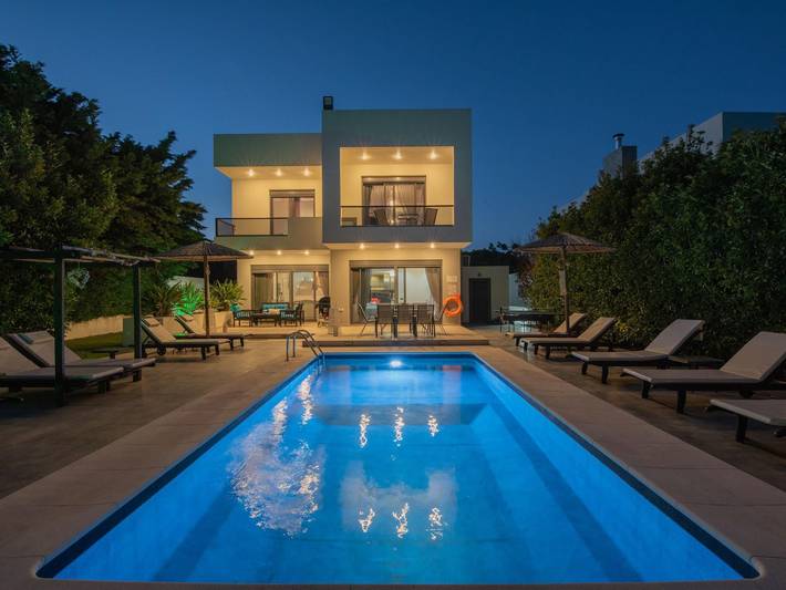 Ferienhaus für 8 Personen, mit Balkon und Terrasse sowie Garten und Pool